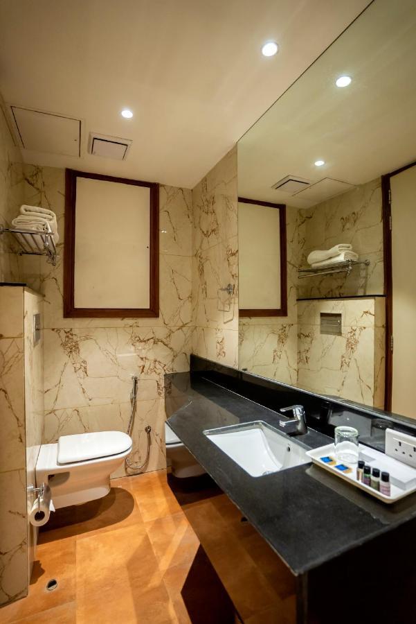 Celebrant Hotel Varanasi Exterior foto